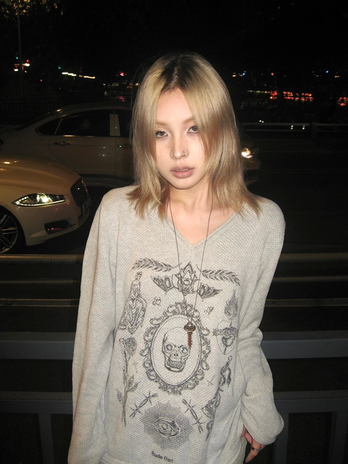 no E mosen V-Neck Loose White and Gray Sweater