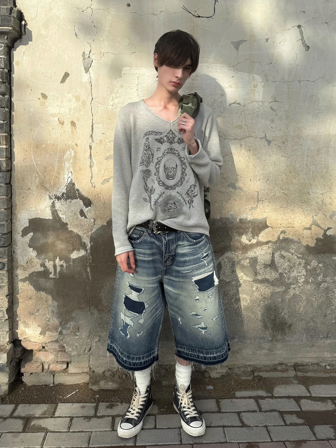 no E mosen V-Neck Loose White and Gray Sweater